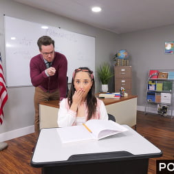 Isabella Nice en 'Porn Plus' Profesor servicial (Miniatura 4)