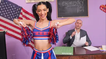 Laynee James en 'Tempting The Professor'